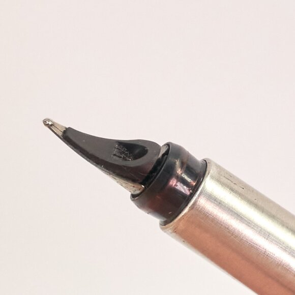 Parker Vector Fountain Pen / Red Barrel / Made in USA / Medium Nib - Picture 11 of 13